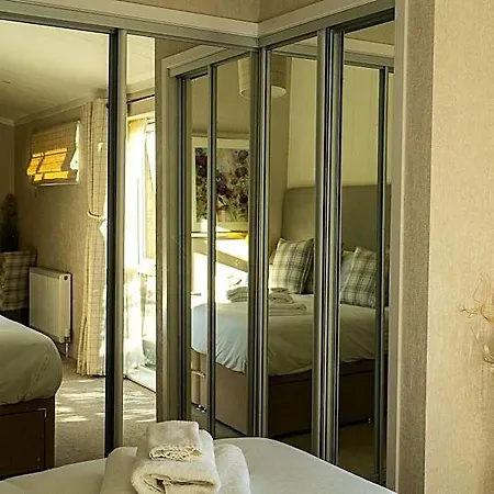 Hotel Hollicarrs - Waters Edge 5*