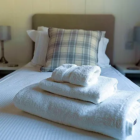 Hollicarrs - Waters Edge Hotel Selby